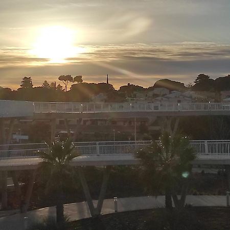 Centre Port,Studio Cosy,Vue Piscine Et Sur Le Parking Prive Ainsi Que Le Mont Saint Martin Agde Exterior foto